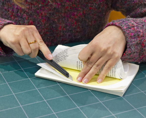 Atelier découpe de livre