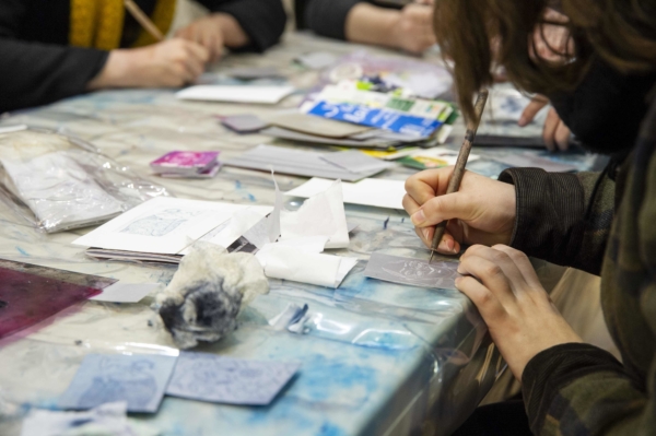 Atelier Gravure sur brique de lait