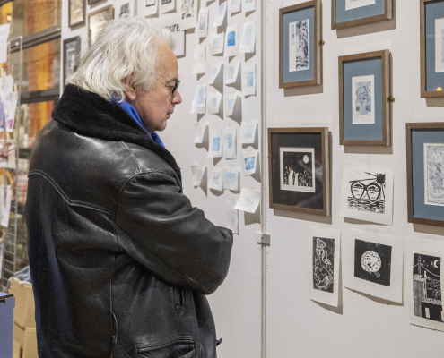 L'invité d'honneur, Loustal, sélectionnant le lauréat des Belles gravures du SoBD