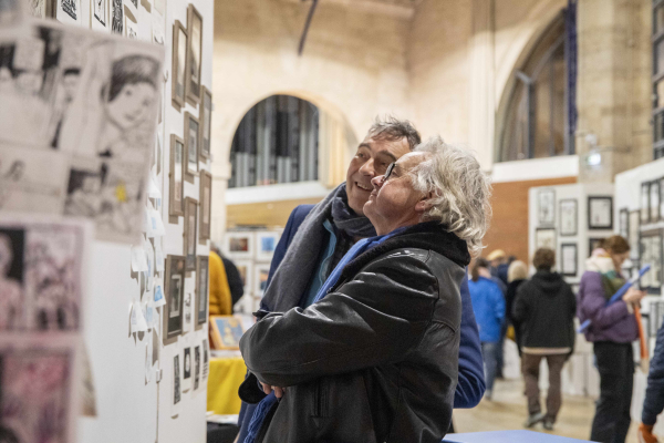 L'invité d'honneur, Loustal, sélectionnant le lauréat des Belles gravures du SoBD