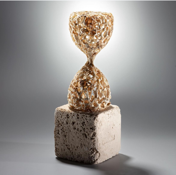 Visuel Expo So Timeless - Corine Borgnet - Patience 2021 - Os de volailles et Jesmonite H30 cm - Photo Atelier Find Art